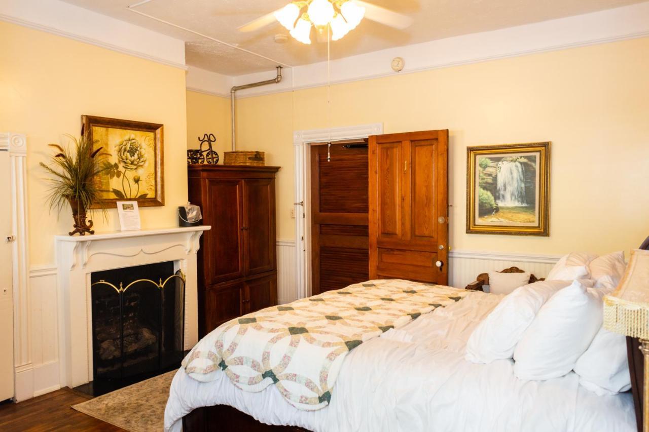 The Charleston Inn Hendersonville Nc 外观 照片